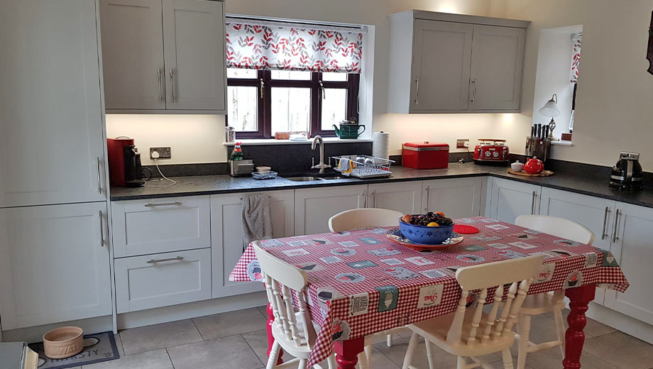 Old kitchen before a kitchen makeover