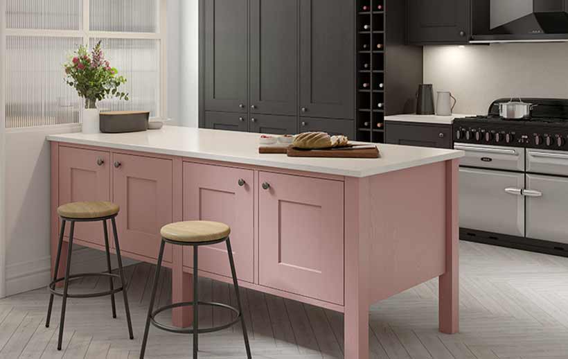 Freestanding kitchen island in a classic kitchen