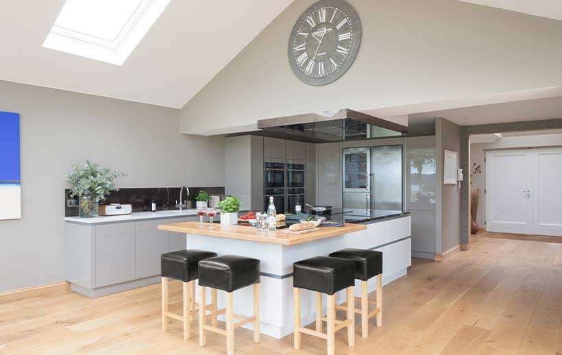 Modern kitchen island in white