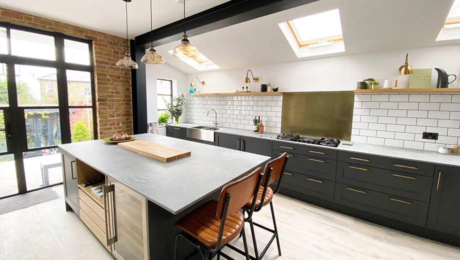 Beautiful shaker kitchen without wall cabinets