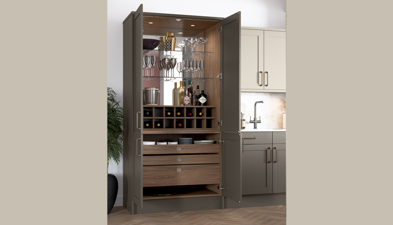 Kitchen storage for entertaining - drinks cabinets