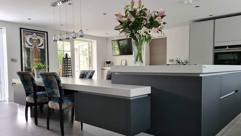 Kitchen island with built-in kitchen dining table