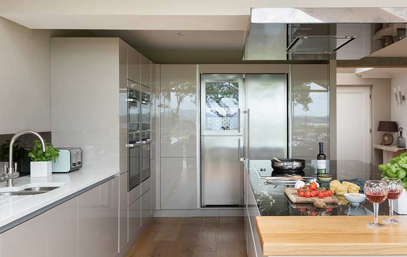 Modern kitchen island with working triangle system