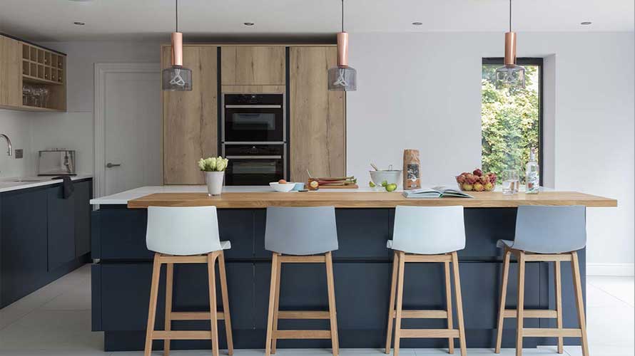 Wood texture accents in a handleless kitchen